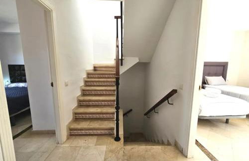 Amplia Casa en una zona ideal - Pass the Keys - Foto 32