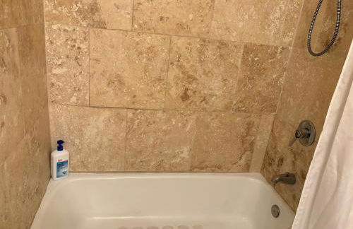 Cozy 2-bedroom unit in beautiful New Orleans with WiFi, AC - Foto 9