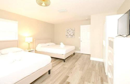 Stunning Lake-Front Villa with Pool & Spa - Foto 13