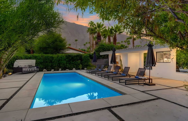Modern Oasis w/ Pool, Patio Lounge, & Mountain Views Palo Verde by Avantstay - Foto 26