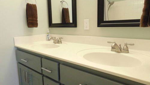 Q4 Professionally decorated upstairs beautiful soothing colors close to back pool - Foto 5