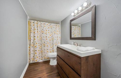 Dual Delight Stylish Duplex 2-Unit Home - Foto 16