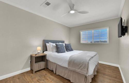 Spacious 4BR plus Den with Pool, Jacuzzi, BBQ, Near Strip - Foto 14