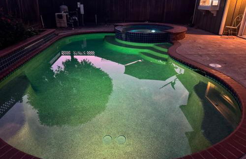 Stunning Oasis Retreat Pool Hot Tub SF Bay - Photo 8