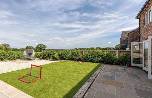 Fairvale House - Photo 15