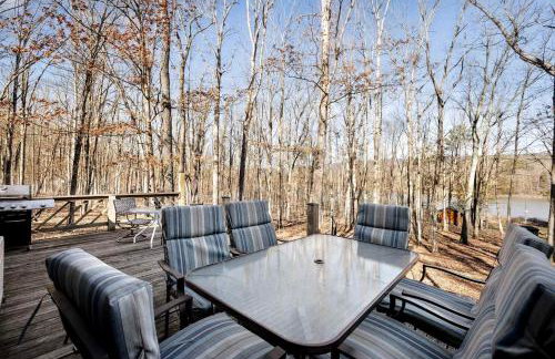 Lustrous Lakefront Cabin Oasis near Lake Ferndale in West Virginia - Foto 2