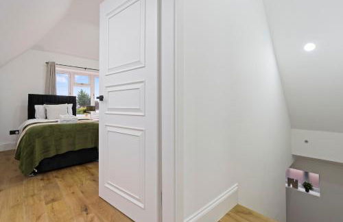 Beautiful Home, Free Parking For Large Groups Sleeps 10 Book Now! - Foto 35