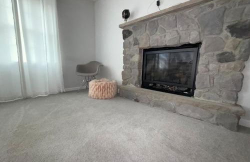 Pocono Escape - Modern & Cozy - Foto 3