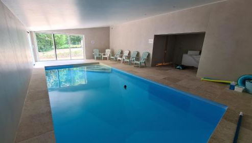 Gîte Le Puy Martineau piscine privée intérieure chauffée terrain arboré à 10 min du Puy du Fo - Foto 2