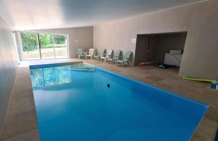 Gîte Le Puy Martineau piscine privée intérieure chauffée terrain arboré à 10 min du Puy du Fo - Foto 2