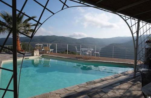 Villa con Piscina, Ac nelle 2 camere da letto, Palestra e vista su mare e monti - Foto 17