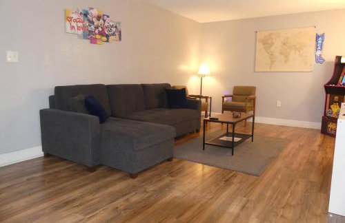 Beautiful 2-Bedroom Condo Near Universal and other Orlando Attractions, King Bed & Wi-Fi - Foto 2