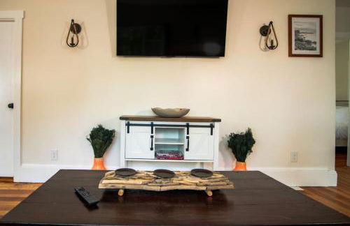 Lakeview Getaway with Hot Tub - Foto 8