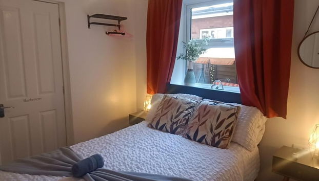 Beach Apartment - Sleeps 4, Garden & Parking - Foto 2, Imagen principal