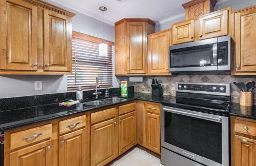 Family Retreat with Pool Fenced Yard AC - Foto 31