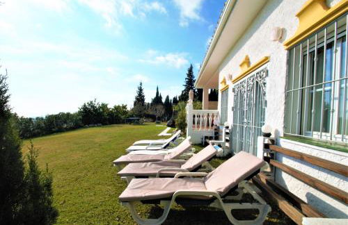 Holiday villa in 10 min from Fuengirola beach with sea views pool BBQ parking WiFi aircon big garden - Photo 18