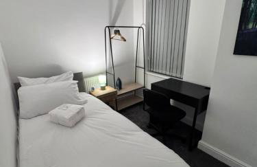 Modern 4 Bedroom House Sleeps 10 Free Parking Liverpool - Foto 41