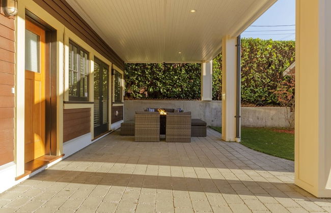 Stunning 3 Bedroom Secondary Suite N Van - Photo 54