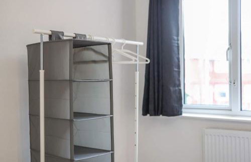 Spacious Family - Contractor Stay - Parking - WiFi - Photo 15