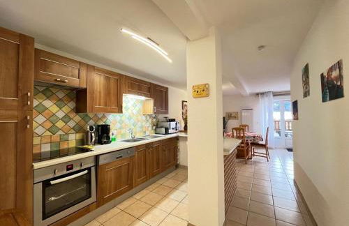 Agréable T2 à La Bourboule, Terrasse Sud, WiFi, Parking - FR-1-608-298 - Foto 11