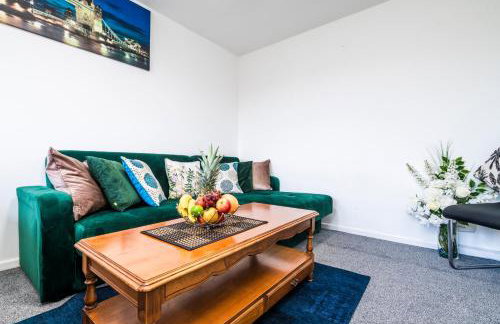 Mayflower 5-Bed Home, Contractors, Family, Harry Porter - Photo 32