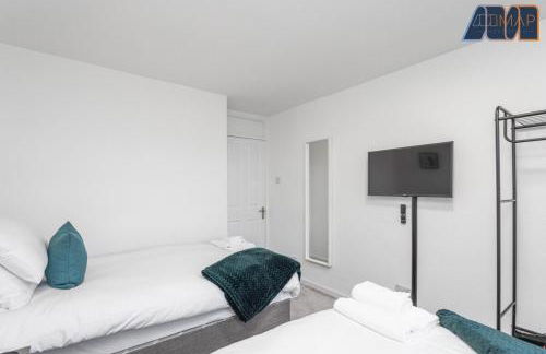 Modern 3 Bed Home in Bathgate with Garden - Photo 25