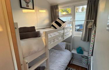 Welsh Bayview Retreat 2-Bed Caravan & 2-Bed Chalet at Clarach Bay Holiday Village - Foto 8