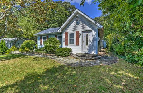 Dog-Friendly Waretown Home with Furnished Deck! - Foto 2