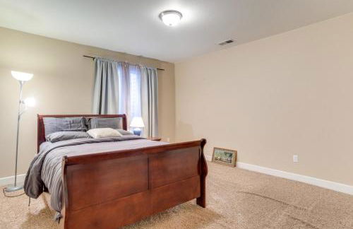 6 Mi to DIA Spacious Home with Backyard in Denver! - Foto 26