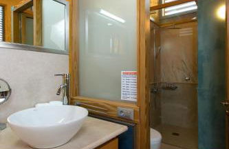 Seafront Ravdoucha Epavlis Athina Villa - Pool, Gym, Sauna, Private Parking, WiFi - Photo 43