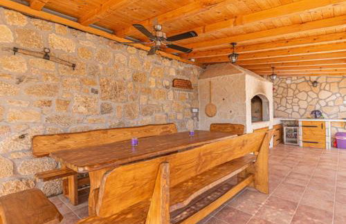 Villa Maria with Outdoor Pool - Foto 27