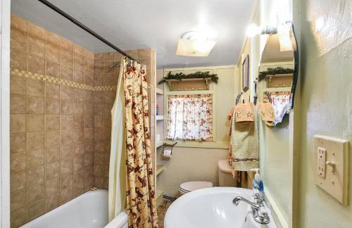 The Bunk House Historic Cabin Firepit Pet-Friendly Near Grand Canyon - Photo 12