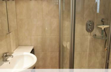 Ferienhaus Pape - 300m2, 17 Betten - mit großem privatem Garten, Pool, Dart, Sauna-, Grill- und Spielbereich - Ideal für Familien - Foto 24