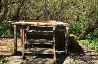 Otter Camp Private Riverside Glamping with Hot Tub - Foto 14