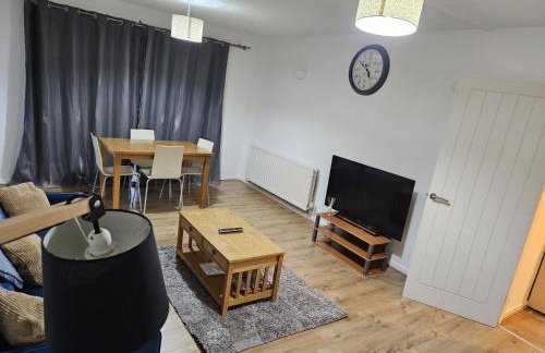 Modern 2-Bed Apt Near Hospital and University of Birmingham - Photo 1