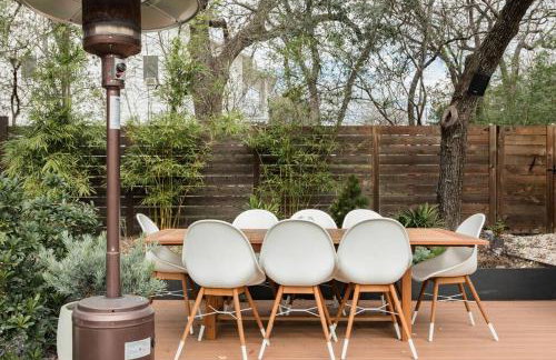 Cozy Bungalow Retreat Walking Distance to Downtown - Photo 31