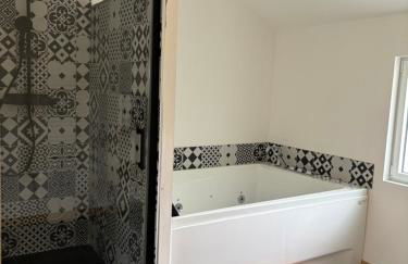 maison entière piscine balnéo - Photo 20