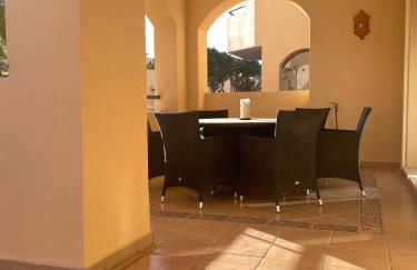 Hacienda Elviria 2 Bedroom Spacious Apartment - Photo 10