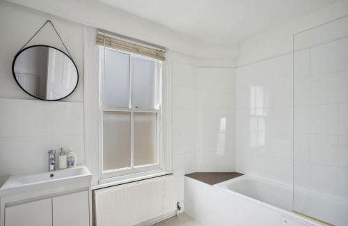 Spacious 2 Double Bed and 2 baths - Photo 9