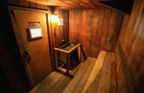 Slopeside & Spacious Home WITH Parking - Foto 38