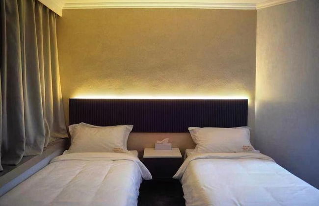 Chelsea Hotel - Photo 5