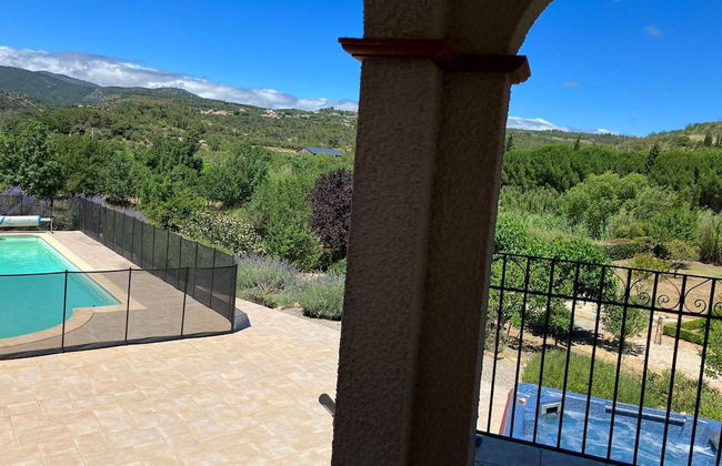 Villa With Private Pool and Jacuzzi - Photo 22