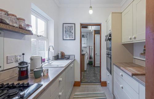 Beautiful Redbrick Home in Ruthin Centre & Parking - Photo 15