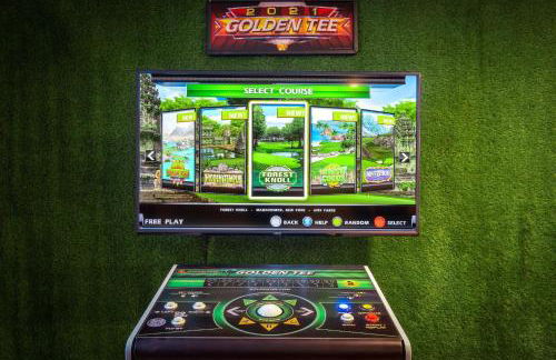 Backyard Oasis Heated Pool Game Room Gazebo - Foto 39