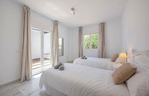 Bright Chalet with Swimming Pool and Close to Sea - Photo 11