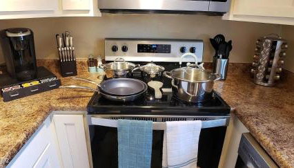 Charming 1-bed apt, cook-ready kitchen, laundry, 5-8 mins to U of A and Downtown - Photo 4, stove, dishwasher