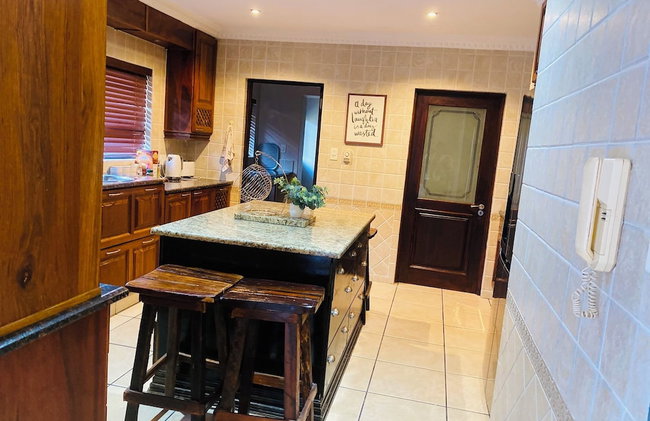 Or Tambo Airport Holiday Home - Foto 21
