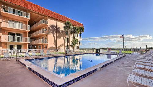 Sunny Cocoa Beach Condo with Balcony and Pool Access - Foto 3
