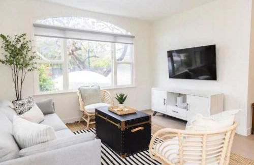 Cheerful 4BD Home in the Heart - Foto 1