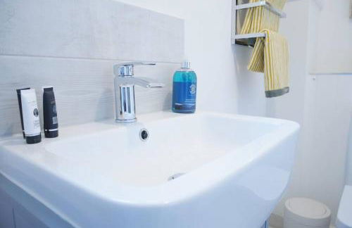 The Croft a lovely town house in the centre of Holt with free PARKING for two cars - Photo 25